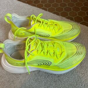 APL Streamline Running shoe